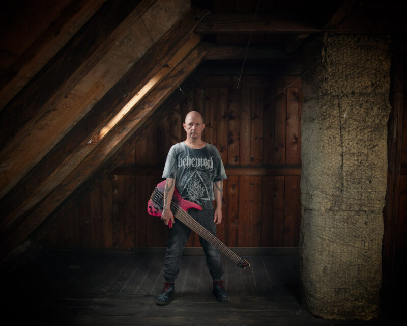 Thor med pink bass Fotograf: Anne-Mette Vinter